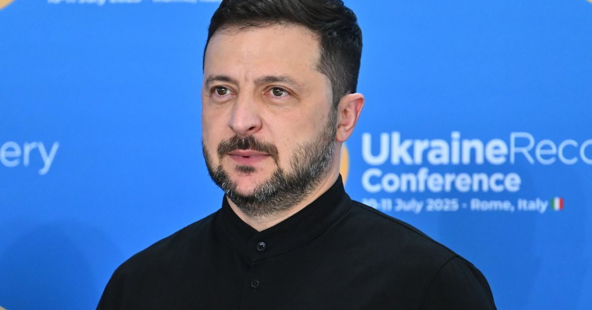 Zelensky “Con la Francia ampliamo produzione congiunta difesa”