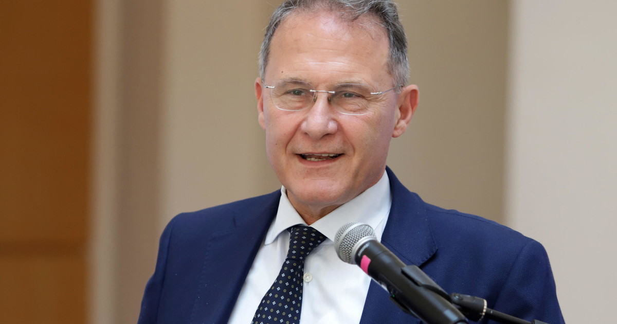 Cirielli: "Io il candidato di FdI. Vinciamo in Campania ma facciamo presto" Cirielli: "Io il candidato di FdI. Vinciamo in Campania ma facciamo presto"