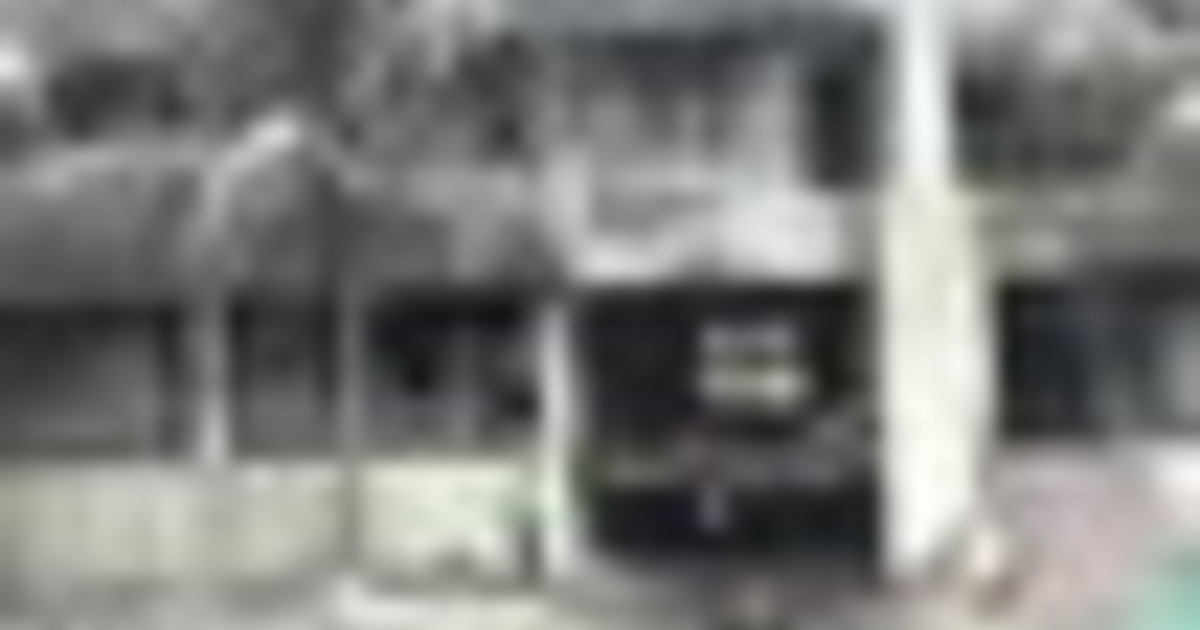 Vojaško letalo strmoglavilo na šolo v Bangladešu, ena oseba umrla