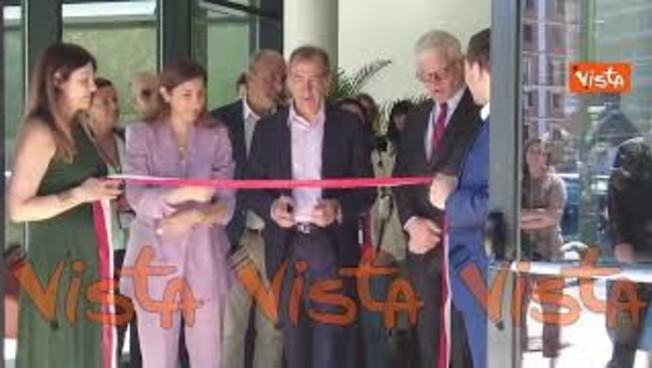 Il primo taglio del nastro di Sala allo Smart City lab dopo l'inchiesta sull'urbanistica