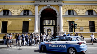 Caccia alle impronte sulla spazzatura dei Poggi: su cosa lavorerà il dattiloscopista