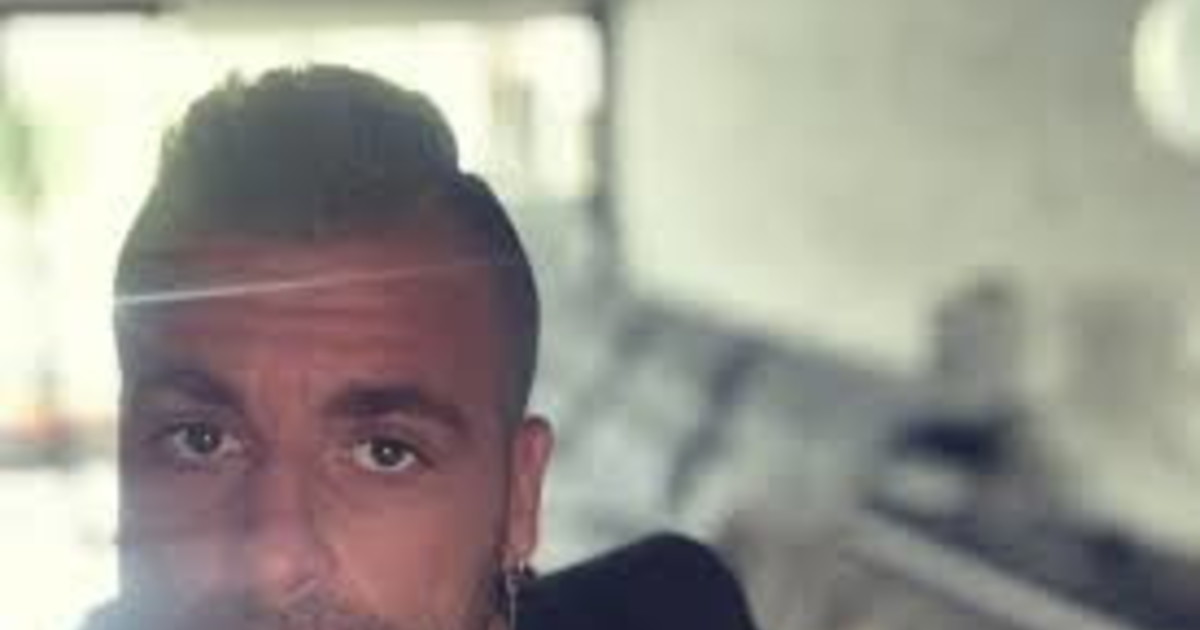 "Mio figlio legato e picchiato "Mio figlio legato e picchiato