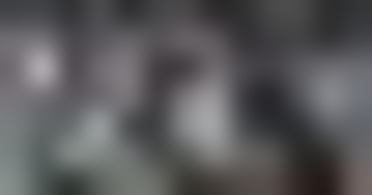 I fan di Ozzy Osbourne depongono fiori nella sua Birmingham