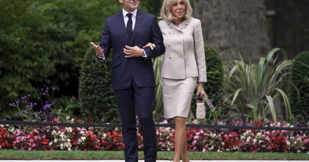 Brigitte "era un uomo". I Macron portano l'influencer della bufala in tribunale