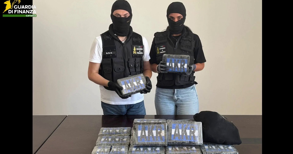 Nel furgone aveva 24kg di cocaina, a Catania arrestato un corriere