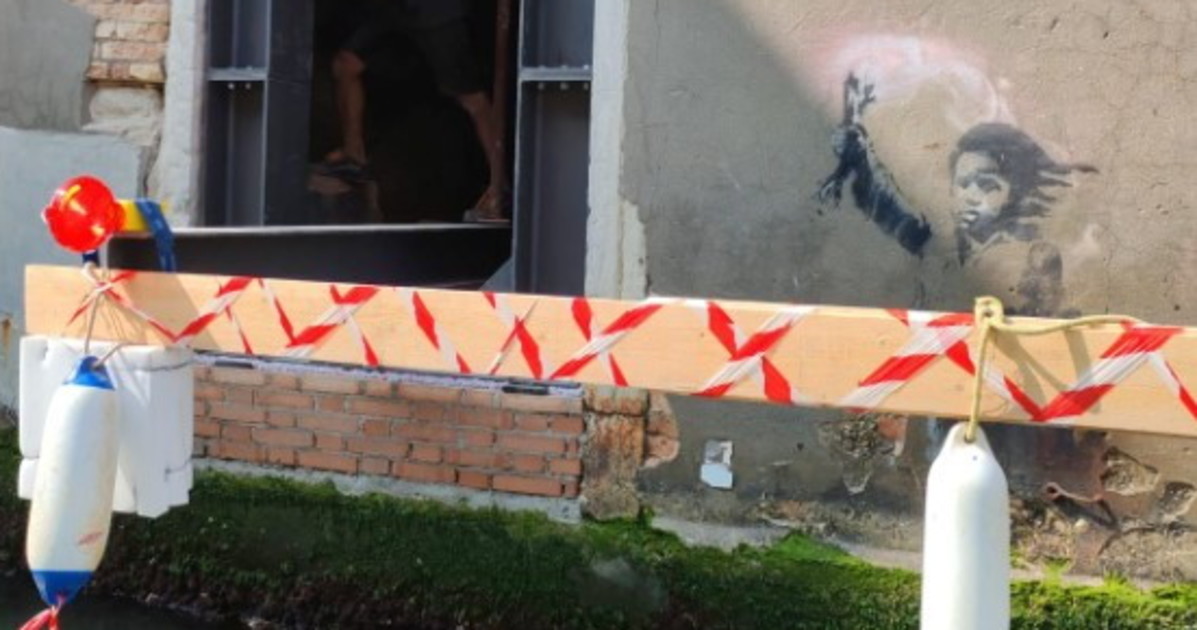 banca ifis completata con successo la messa in sicurezza dell opera the migrant child di banksy