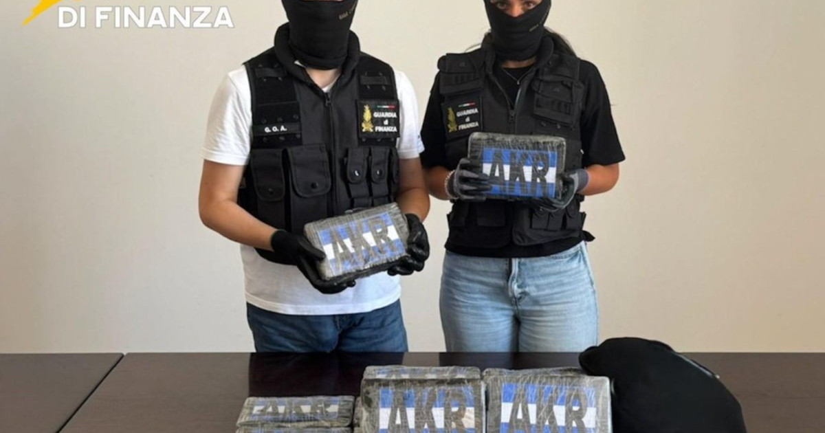 V Catanii zasegli 24 kg kokaina, aretiran voznik