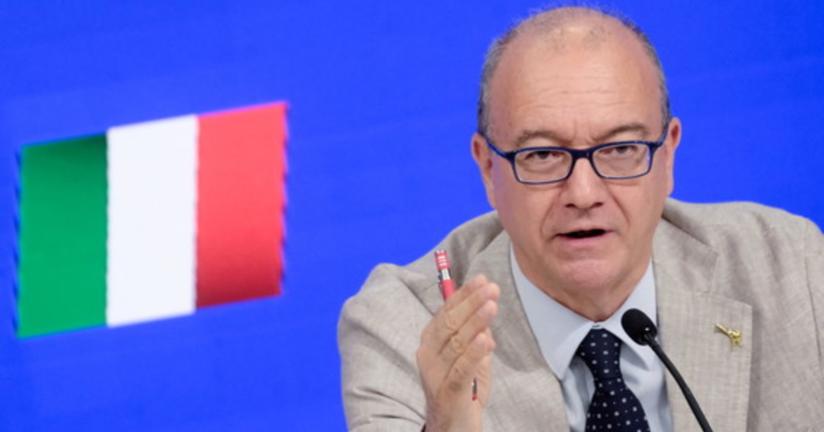 Valditara firma il decreto di 130 milioni per potenziare i laboratori degli ITS Academy