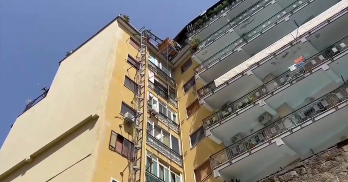 Crolla un ponteggio a Napoli, morti tre operai