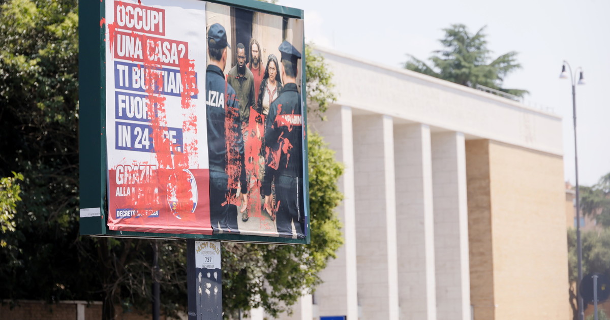 Il Comune di Roma censura i manifesti della Lega sulla Sicurezza: "Stereotipi etnici"