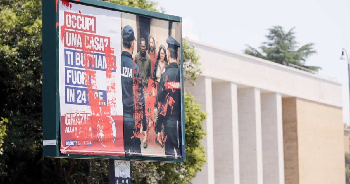 il comune di roma censura i manifesti della lega sulla sicurezza stereotipi etnici