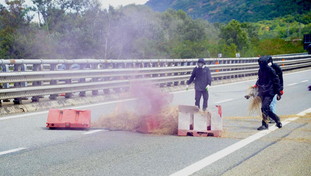 No Tav bloccano la Torino-Bardonecchia. Piantedosi: Guerriglia, Meloni: Vergognoso