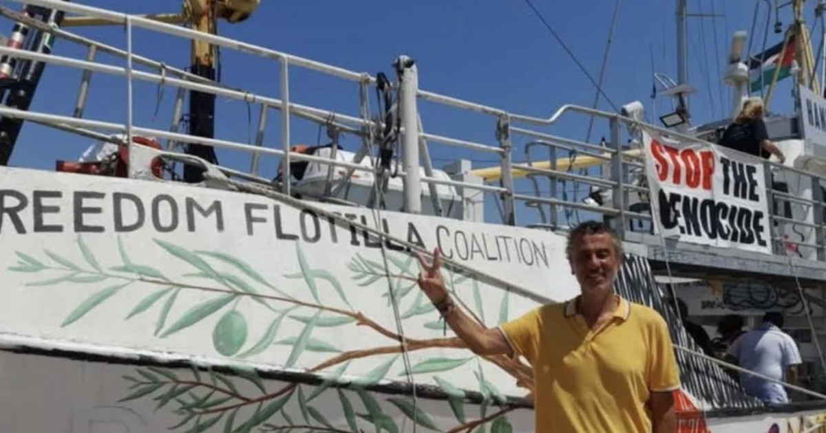 Gaza, la nave degli italiani ProPal fa un buco nell Gaza, la nave degli italiani ProPal fa un buco nell