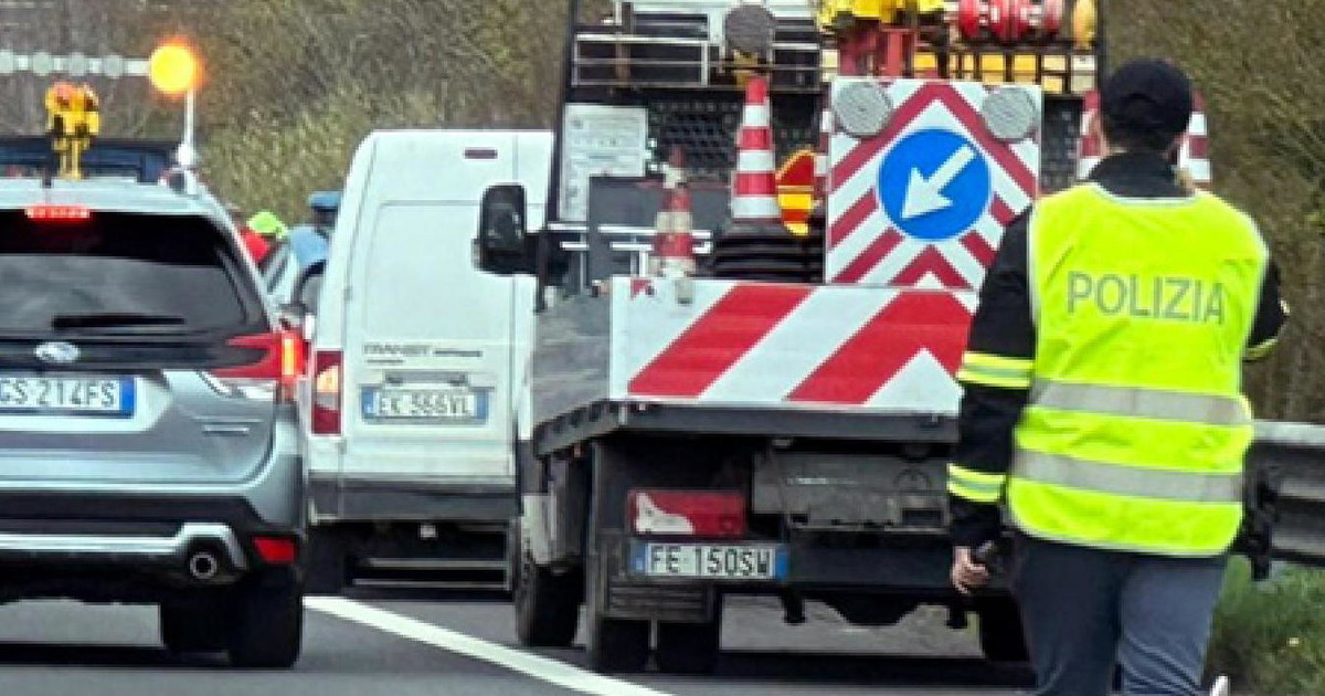 Entra in autostrada contromano: schianto tremendo, 4 morti e traffico in tilt Entra in autostrada contromano: schianto tremendo, 4 morti e traffico in tilt