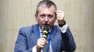 Tolleranza zero verso chi odia i nostri valori. Delmastro dà ragione a Il Tempo