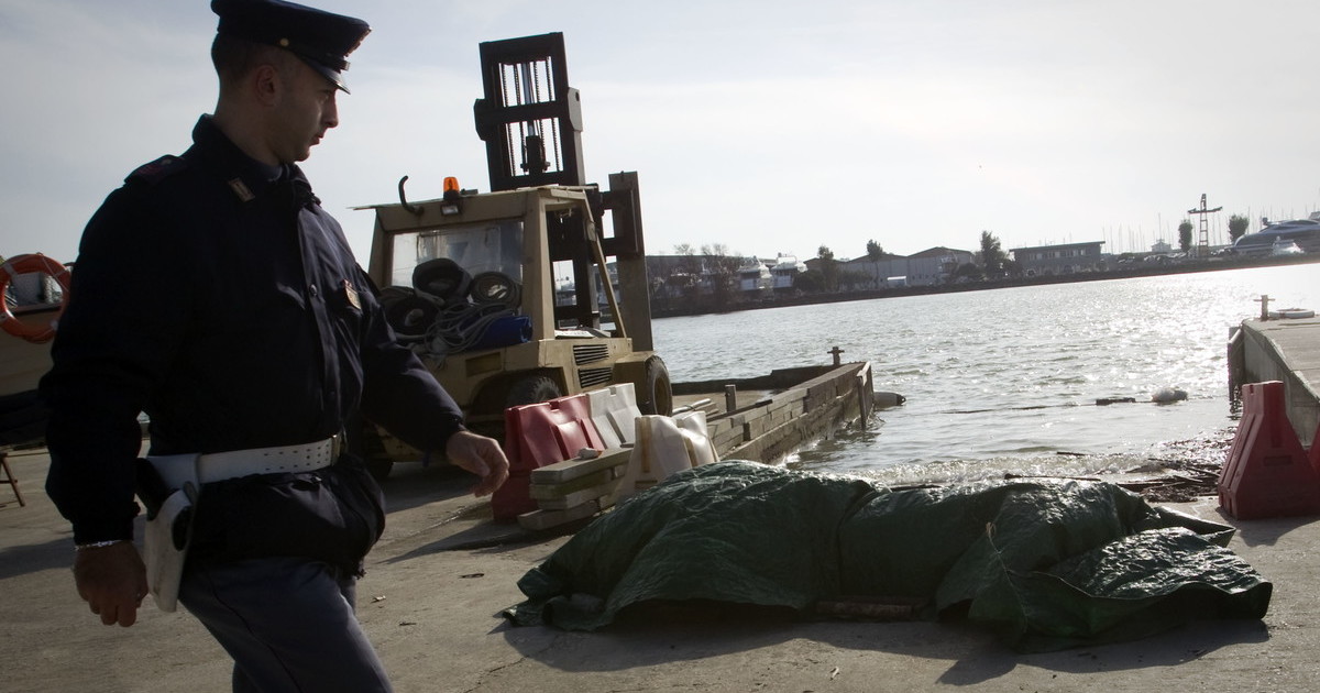 ritrovato cadavere in spiaggia a maccarese scattano le indagini
