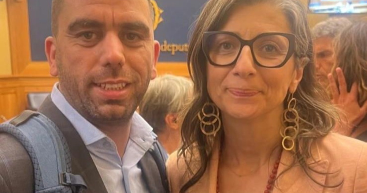 albanese alla camera scatta un selfie col palestinese filo hamas