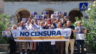 Manifesti rimossi a Roma, la Lega protesta contro Gualtieri: 