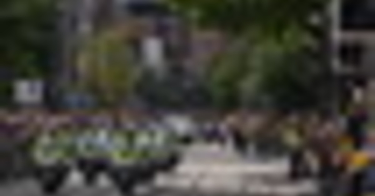 In migliaia a Birmingham per il corteo funebre di Ozzy Osbourne