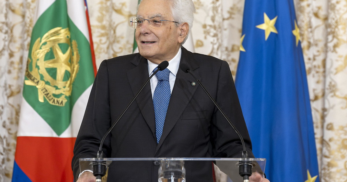 Mattarella: Mosca ha demolito l'equilibrio della pace. Il suo nome nella lista nera del Cremlino