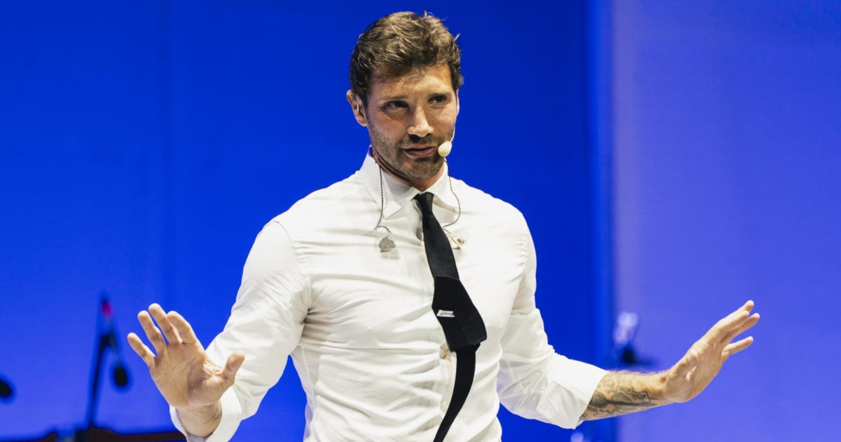 de martino conferma l amore con caroline tronelli