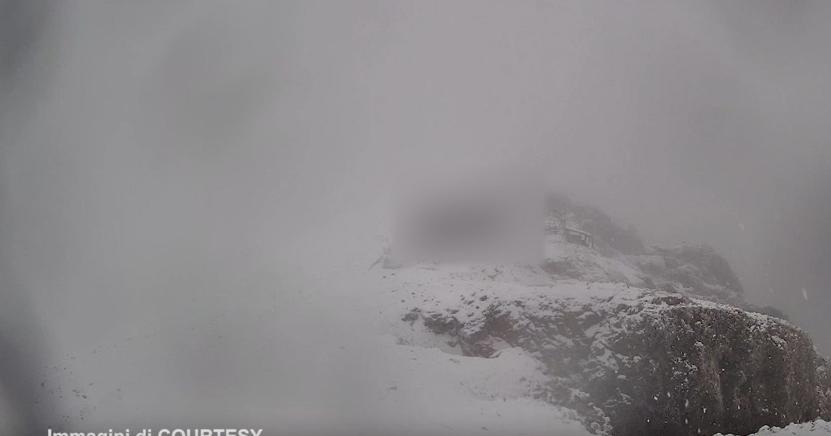 Nevica ad agosto sulla Marmolada: il termometro scende fino a 2 gradi | GUARDA Nevica ad agosto sulla Marmolada: il termometro scende fino a 2 gradi | GUARDA
