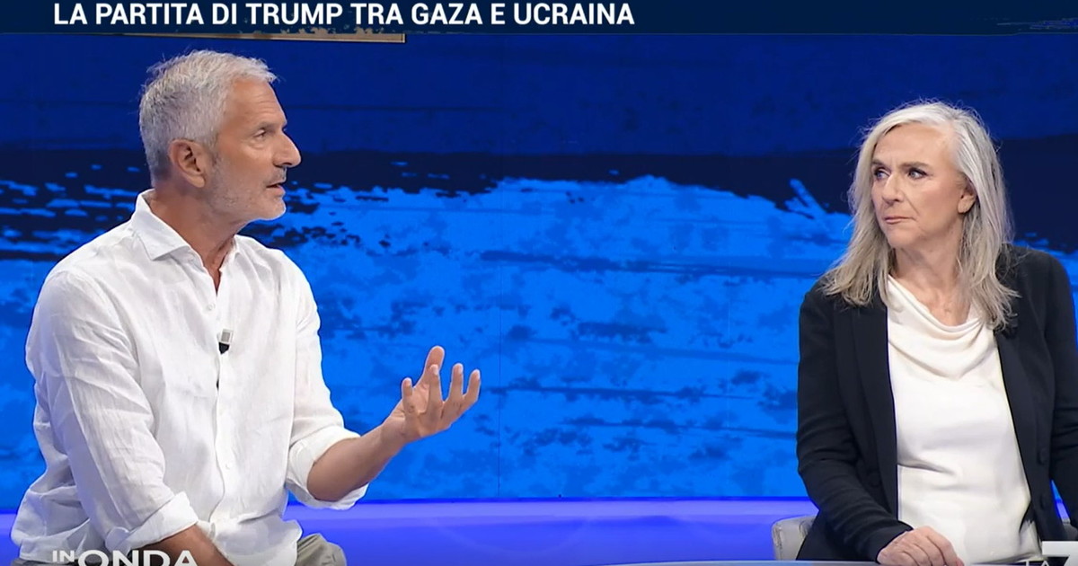 In Onda, la sparata di Carofiglio su Trump: "Il suo cervello..." In Onda, la sparata di Carofiglio su Trump: "Il suo cervello..."
