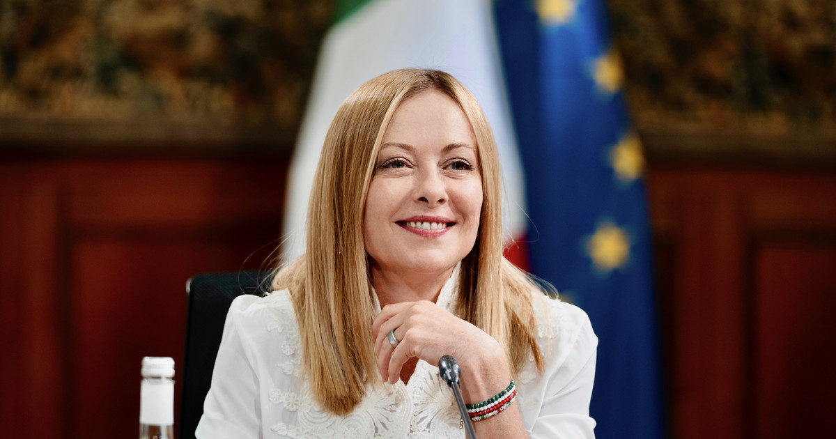 Meloni sorpassa Renzi: è suo il 4° governo più longevo di sempre. Gufi e sinistra smentiti Meloni sorpassa Renzi: è suo il 4° governo più longevo di sempre. Gufi e sinistra smentiti