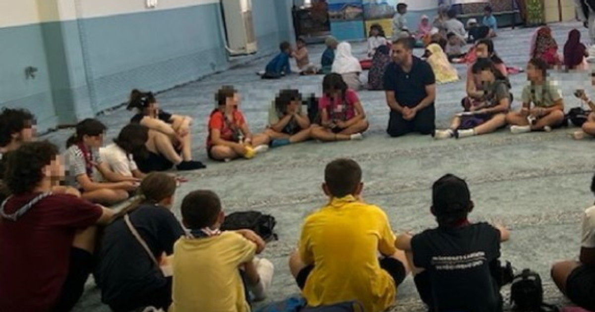 bambini alla casa della cultura musulmana di milano con hijazi sardone ritirare l autorizzazione