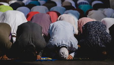 Per il Corano dovete bruciare. Se l'omofobia è islamica non fa notizia