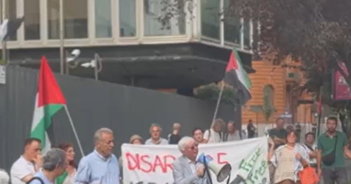 Sceneggiata ProPal alla Rai: "solidarietà" per il giornalista dei selfie con Sinwar | VIDEO Sceneggiata ProPal alla Rai: "solidarietà" per il giornalista dei selfie con Sinwar | VIDEO