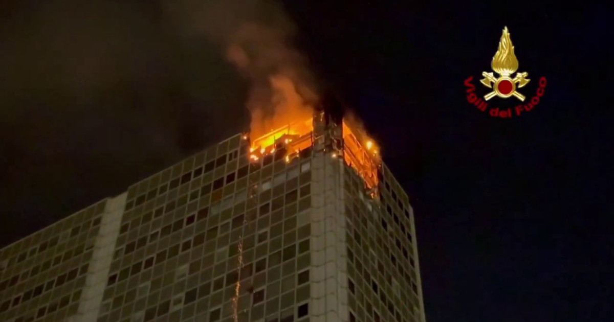 Požar v poslovni zgradbi v Neaplju povzročil preplah, preiskava vzroka poteka