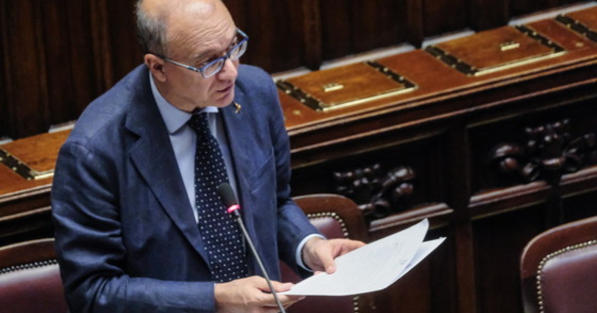 Valditara inchioda Schlein: 500 milioni per aumentare gli stipendi? Barzellette