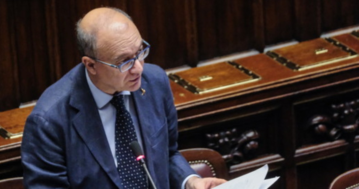Valditara inchioda Schlein: "500 milioni per aumentare gli stipendi? Barzellette"