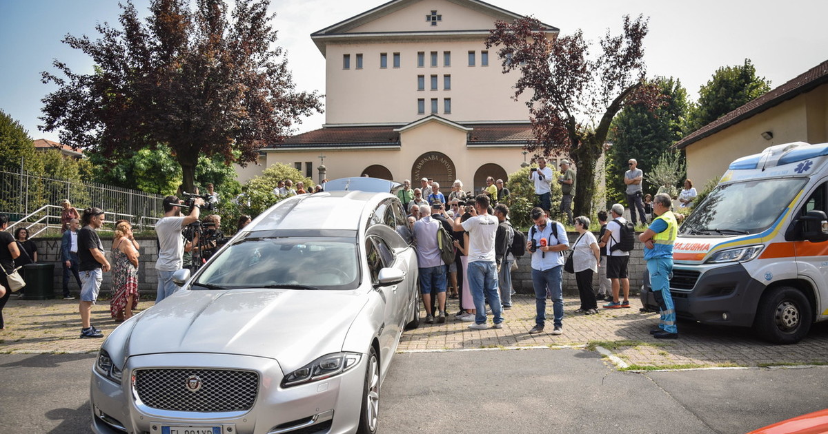 non possiamo vivere con la paura di uscire dolore e la rabbia ai funerali di cecilia