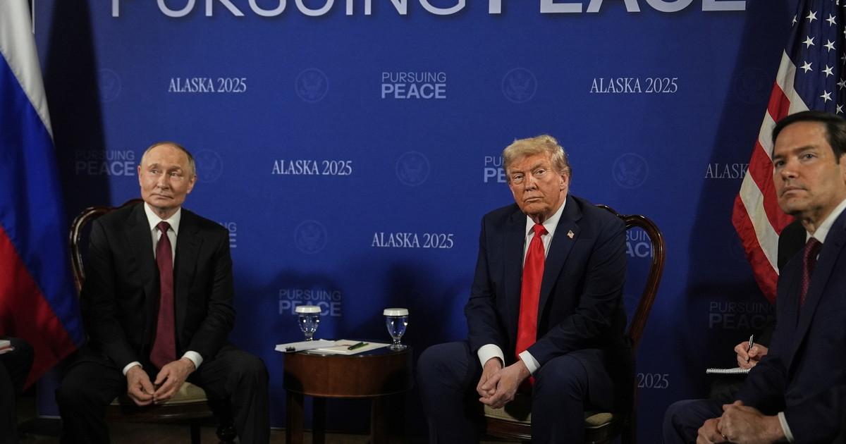 Trump accoglie Putin, via allo storico vertice in Alaska | Diretta
