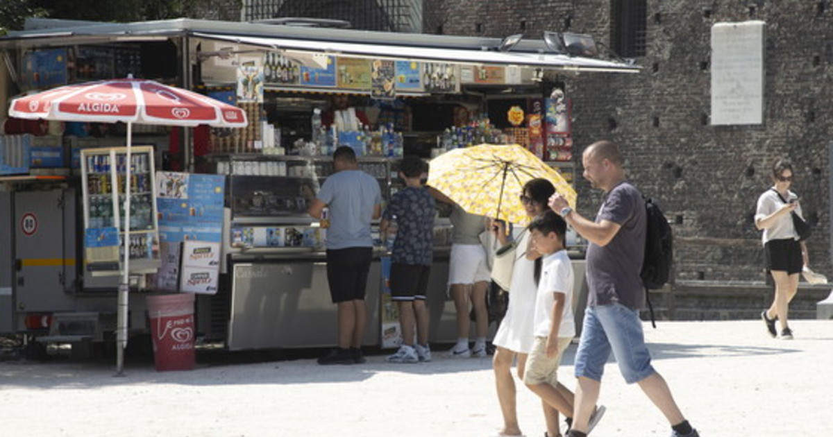 ponte di ferragosto all insegna del caldo quante e quali sono le citt224 da bollino rosso