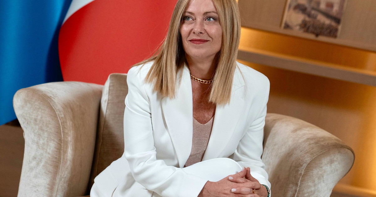 Meloni con Trump e Zelensky: sul tavolo territori e garanzie per l'Ucraina