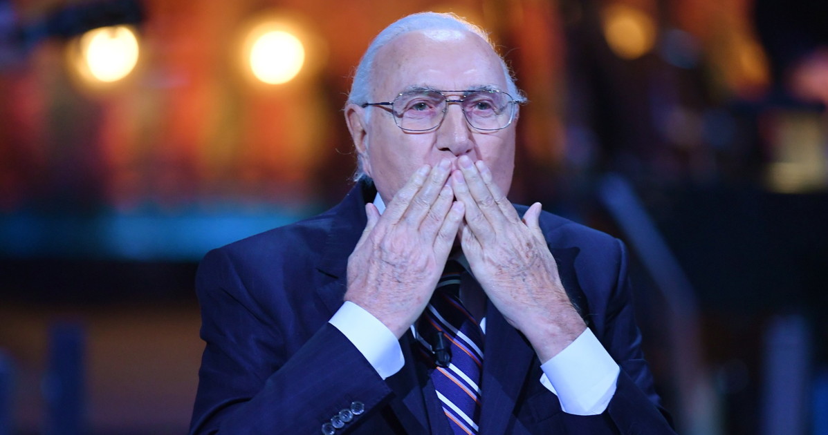 milan bari vince la serata volano gli omaggi a pippo baudo