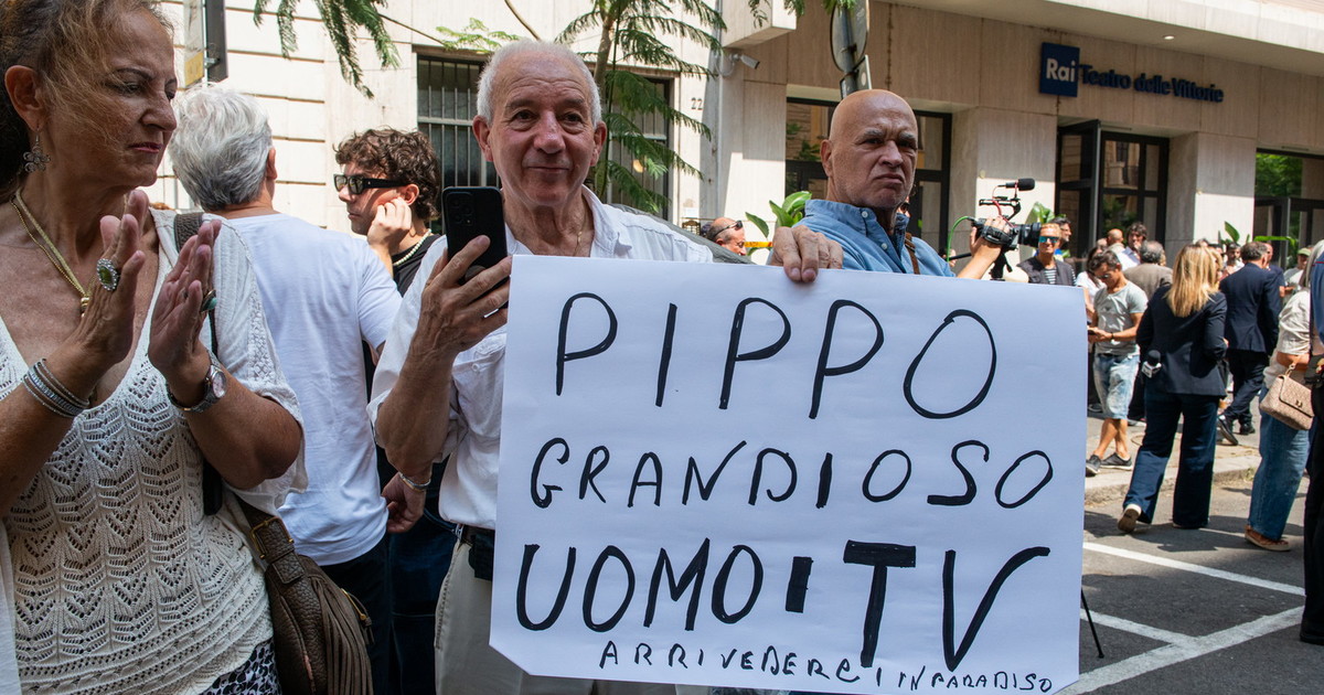 l ultimo saluto del popolo della tv a pippo domani i funerali a militello