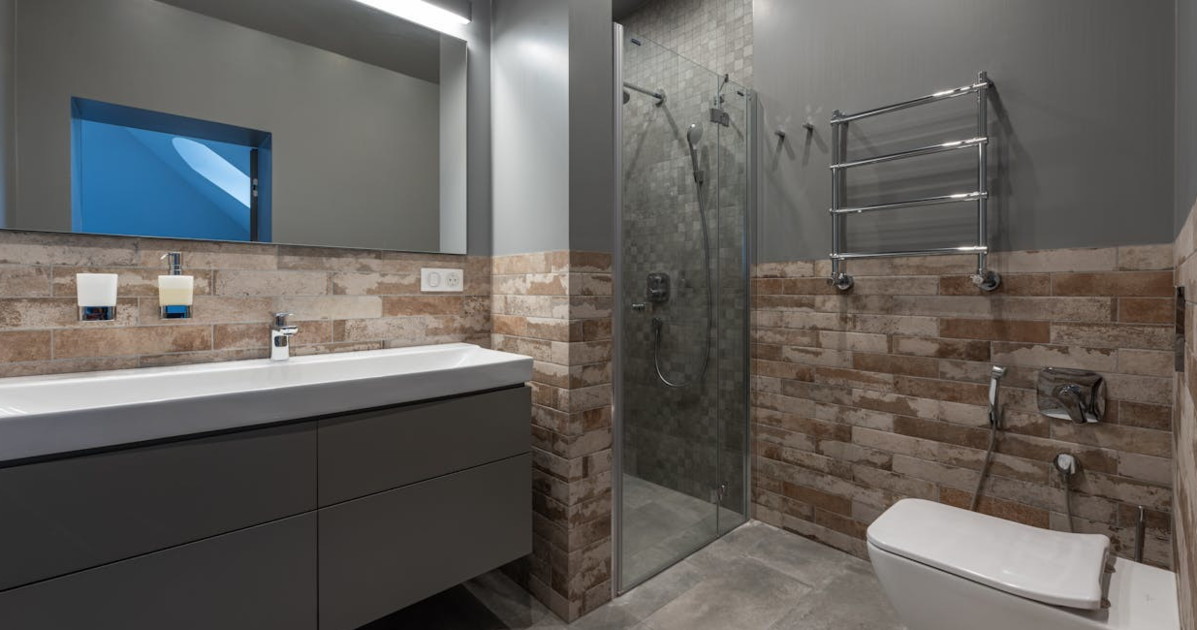 Ristrutturare il bagno: dal box doccia alle soluzioni green