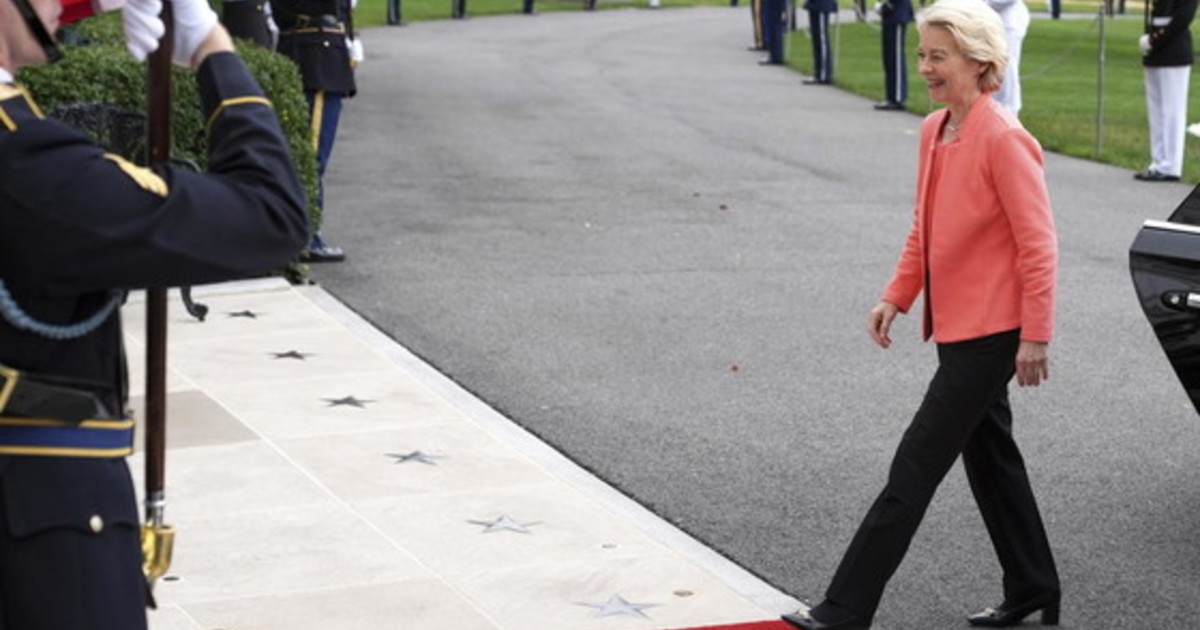 Dazi, accordo Usa-Ue: tasse al 15% su auto e vino. Tariffe anche per i farmaci