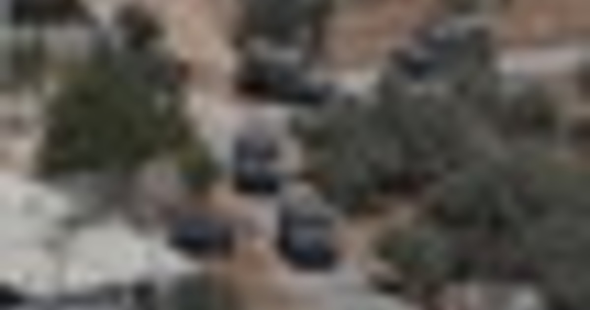 Raid dell'esercito israeliano in un villaggio in Cisgiordania