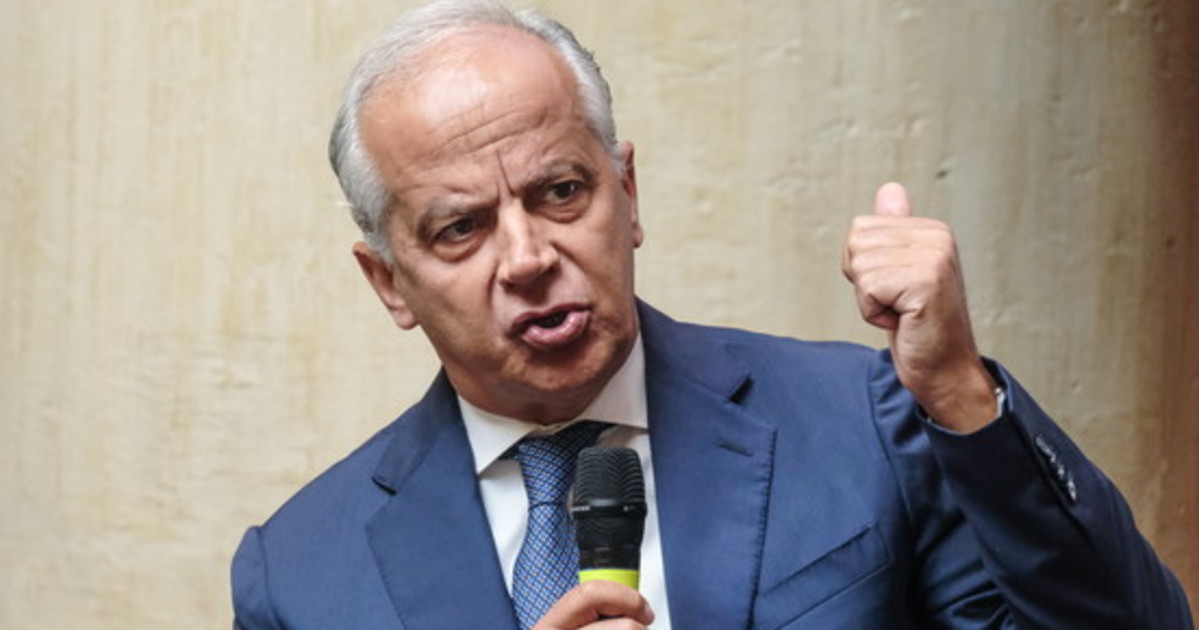 "Sono inaccettabili". Anche Piantedosi condanna le minacce a Il Tempo e Libero "Sono inaccettabili". Anche Piantedosi condanna le minacce a Il Tempo e Libero