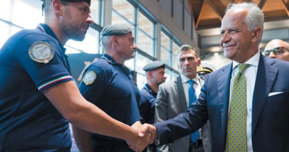Piantedosi: Inaccettabili le minacce a Il Tempo e Libero. Sgomberi? C'è pure CasaPound
