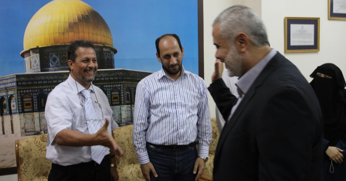 altro che solo simpatizzante l amico di pd e m5s al fianco dei capi di hamas