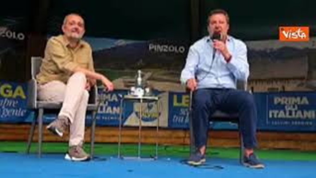 Salvini: Macron permaloso, smetta di parlare con toni bellici. L Salvini: Macron permaloso, smetta di parlare con toni bellici. L