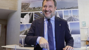 Feltri non ha dubbi sulla crisi diplomatica: “Sto con Salvini, senza ma e senza se. Macron irresponsabile”