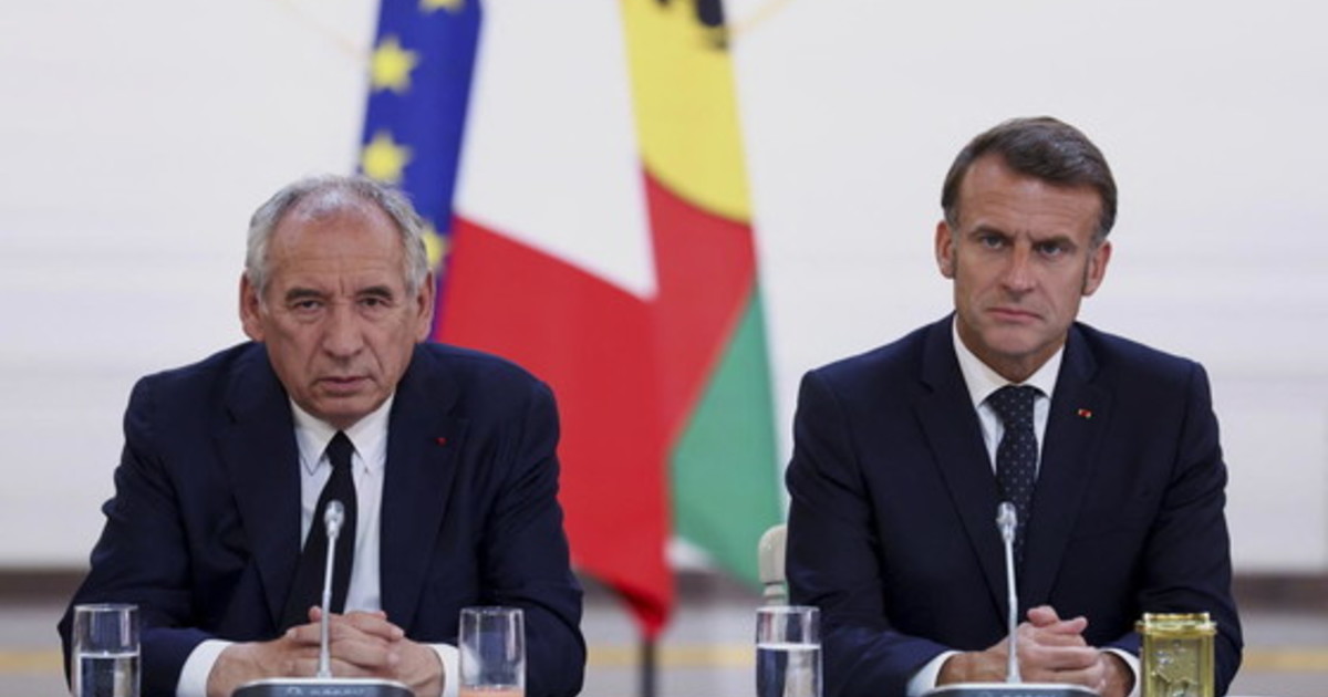 In Francia traballa il governo. Le Pen voterà no alla fiducia a Bayrou