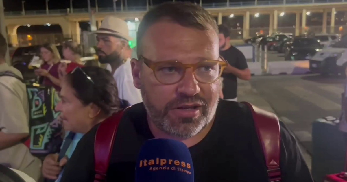 La MSC World Europa a Napoli dopo un'avaria, le voci dei passeggeri